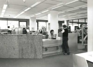Dresden, Bergstraße 53. von-Gerber-Bau. Sächsische Landesbibliothek - Staats- und Universitätsbibliothek Dresden (SLUB). Zweigbibliothek Rechtswissenschaft. Auskunftstheke