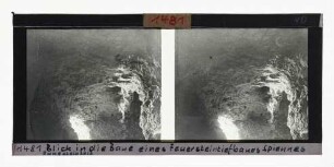 Blick in die Baue eines Feuersteintiefbaues, Spiennes (Jungsteinzeit)