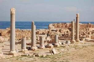 Libyen - römische Ausgrabungen : Palastreste in der römischen Ausgrabungsstätte Sabrata, Hafen-und Handelsstadt am Mittelmeer, erbaut im 2. Jh. n. Chr., aufgenommen 2006
