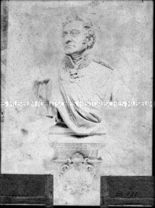Büste von Generalfeldmarschall Friedrich Heinrich Graf Kleist von Nollendorf in der östlichen Feldherrenhalle des Zeughauses