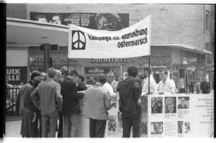 Kleinbildnegativ: Ostermarsch, Stand der Kampagne, 1966