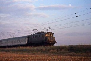 Stuttgart Weilimdorf Lok 144 081 Nahverkehrszug BnB-Wagen