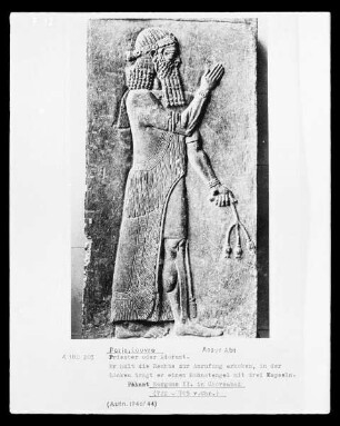 Priester mit Mohnblüten, Relief aus dem Palast von Chorsabad