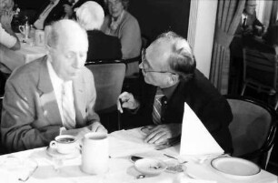 32. Tagung 1982 Physiker; Beim Studentenabend: Eugene Wigner, Heinrich Schiemann