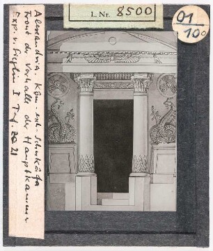 Alexandria: Nekropole von Kôm-esch-schukâfa, Front der Vorhalle der Hauptkammer