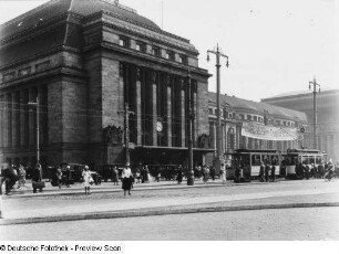 Leipzig, Hauptbahnhof, Empfangsgebäude, Straßenansicht der Westvorhalle