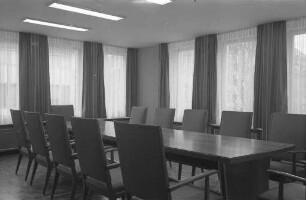 Einweihung des neuen Gebäudes der Commerz- und Creditbank Karlsruhe, Ecke Lamm- und Hebelstraße.