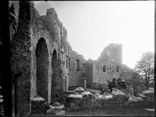Weinheim Burg Windeck Innenhof - Blick auf den Bergfried