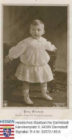 Friedrich Prinz v. Preußen (1911-1966) / Porträt als Kleinkind, stehend, Ganzfigur