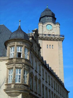 Plauen - Rathausturm : Erker und Rathausturm. Aufgenommen am 28. März 2012 in der Innenstadt von Plauen im Vogtland