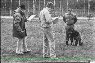 Hundeprüfung auf dem Gelände des Kernforschungszentrums Karlsruhe (KfK)