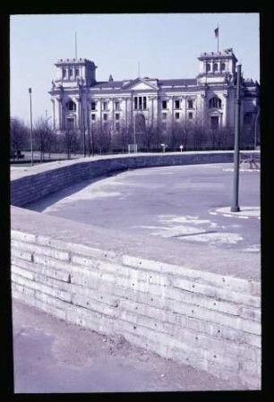 Mauer/Reichstag 22.4.62.