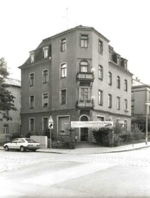 Dresden-Cotta, Gottfried-Keller-Straße 23/Ecke Mobschatzer Straße. Wohnhaus mit Laden (um 1900)