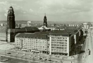Dresden. Blick vom Hochhaus am Pirnaischen Platz nach Südwesten zu Rathaus, Kreuzkirche und Ernst-Thälmann-Straße