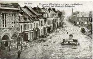 Marktplatz mit zerstörtem Denkmal in Bapaume