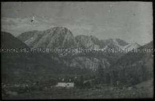 Blick von Garmisch-Partenkirchen auf die Zugspitze