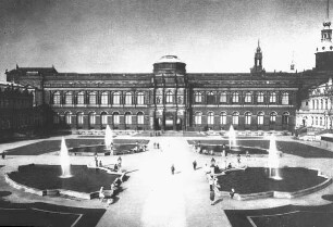 Dresden, Zwinger, Gemäldegalerie und Zwingerhof; 1709-1728: Matthäus Daniel Pöppelmann; Balthasar Permoser; 1847-1854: Gemäldegalerie von Gottfried Semper; Pöppelmann, Matthäus Daniel; Permoser, Balthasar; Semper, Gottfried