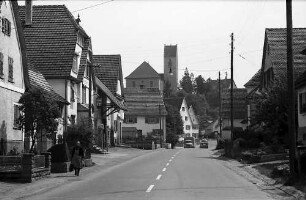 Bisingen: Ortsdurchfahrt und Kirche