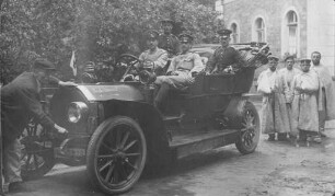Erster Weltkrieg - "Kriegserinnerungen an Nordfrankreich und die Vogesen". "Ludwig Brehm" mit Kameraden vor einem Lazarett