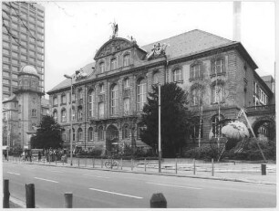 Senckenbergmuseum u. -bibliothek; Frankfurt, Senckenberganlage 25, Robert-Mayer-Straße 2, Robert-Mayer-Straße 4, Senckenberganlage 27