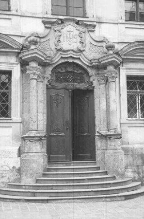 Dillingen: ehemaliges Universitätsgebäude, Portal