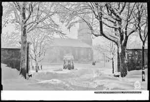 Frauenstein im Erzgebirge mit Schnee, Marktplatz mit Kirche