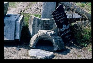 Alter Grabstein 20.4.77.