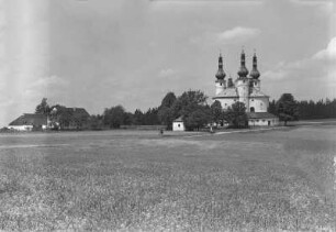 Kappl bei Waldsassen : Dreifaltigkeitskirche Kappl bei Waldsassen (1685-1689; Georg Dientzenhofer). Ansicht von Nordosten mit Gasthaus Kapplwirt