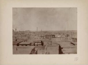Blick über Diyarbakir : Blick über die Stadt. Links die Scheich Mutahhar Moschee, in der Bildmitte die Keldani Kirche, rechts das Minarett der Ali-Pascha-Moschee
