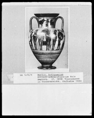 Halsamphora — Viergespann in Vorderansicht