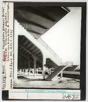 Florenz: Kampfbahn Giovanni Berta von Pier Luigi Nervi, Teilansicht der Tribüne aus Eisenbeton