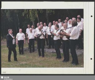 Bergsingen auf der Wiese am Kleinhennersdorfer Stein – Chor mit Gitarrengruppe : Dirigent: Axel Langmann