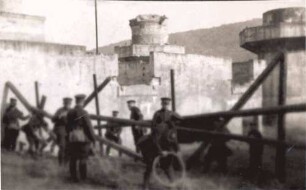 Die vom Polizeioberst geleitete Einsatzübung der Polizeien Mannheim, Heidelberg, Karlsruhe, Pforzheim und Freiburg bei Hassmersheim a. D. September 1928
