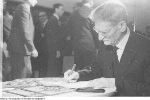 Maler Curt Querner, während einer Veranstaltung zu seinen Ehren, 1966