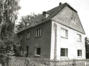 Schlettau, Schloßplatz 9. Wohnhaus (1701/1800)