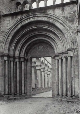 Kloster Paulinzella, Westportal der Klosterkirche