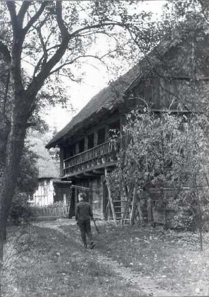 Wirtschaftsgebäude in Burg : Bauwesen - Wirtschaftsgebäude und Gehöfte. Ort: Bórkowy / Burg-Spreewald. Wirtschaftsgebäude mit Galerie