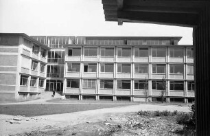 Freiburg: Außenansicht des Pharmazeutischen Instituts, Ausschnitte