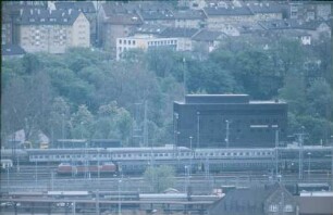 Stuttgart Hbf. Lok Baureihe 221 DC 481 Stuttgart-Zürich Gleisvorfeld Zentralstellwerk