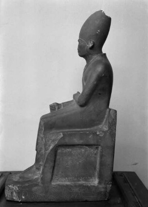 Sitzstatue des Königs Chasechem