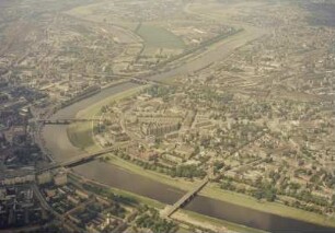 Johannstadt, Altstadt, Elbe mit Albertbrücke, Carolabrücke, Augustusbrücke und Marienbrücke, Neustadt, Friedrichstadt, Übigau und Pieschen