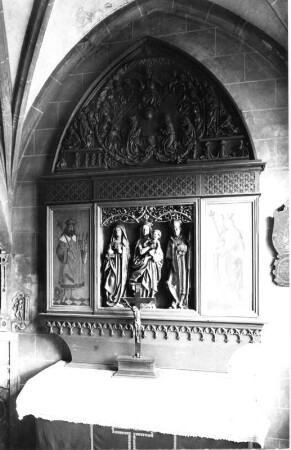 Altar mit Madonna und Heiligen : Altar mit Madonna und Heiligen. Holz, geschnitzt, gefaßt, bemalt. Franken (vielleicht in oder bei Nürnberg)