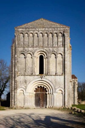 Frankreich. Poitou Charentes. Charente. Chatre. Abbaye. Ehemalige Augustiner Abtei. Romanischer Saintonge Stil