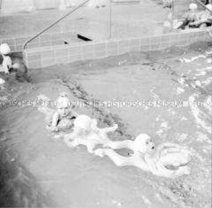 Schwimmtraining für Kinder im Rehabilitationszentrum Klinikum Berlin-Buch