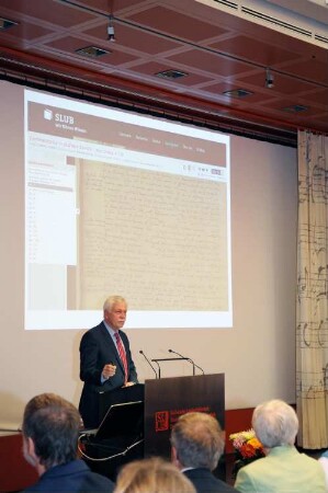 SLUB, Ausstellung "Luthers Lieder" : Ausstellungseröffnung am 22. September 2012 im Vortragssaal. Begrüßung durch Generaldirektor Prof. Dr. Thomas Bürger