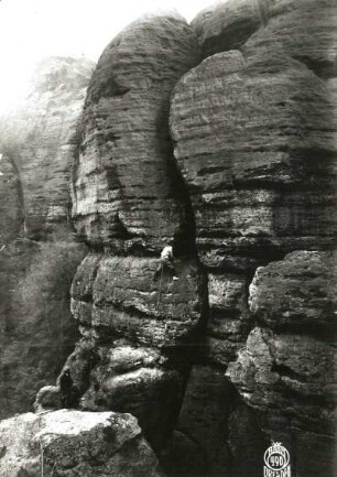 Sächsische Schweiz, Schrammsteine. Meurerturm. Seilschaft Rudolf Fehrmann im Wandstück vor dem großen Kamin des Nordostweges (III)