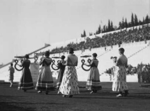 Jubiläumsfeier im Panathinaikos-Stadion (Jubiläumsfeier zur 100-Jährigen Unabhängigkeit Griechenlands?)