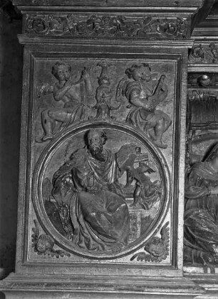 Hochaltar, Sockelgeschoss, Detail: Evangelist Matthäus