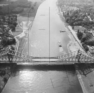 Loschwitzer Brücke (Blaues Wunder) zwischen Dresden-Blasewitz und Dresden-Loschwitz : Blickrichtung Südosten