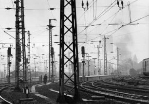 Hamburg. Ein Gewirr von Gleisen vor dem Bahnhof Hamburg-Altona.